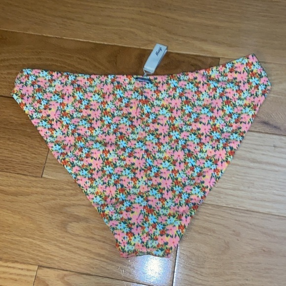 NWOT Maaji reversible bikini bottom in size M, liner still in place - Picture 7 of 10